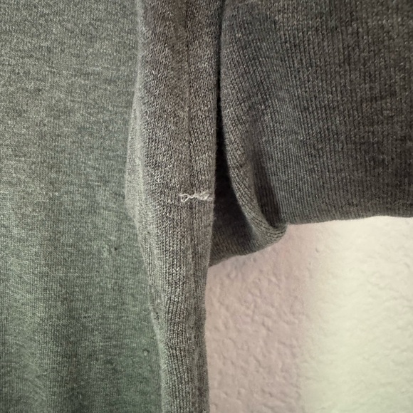 BCBG MaxAzria Grey Tunic Silk & Cotton Blend Sweater Size S. V-Neck. - Picture 10 of 10